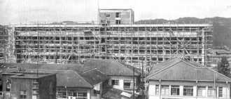 昭和37年 建築中の一般病舎